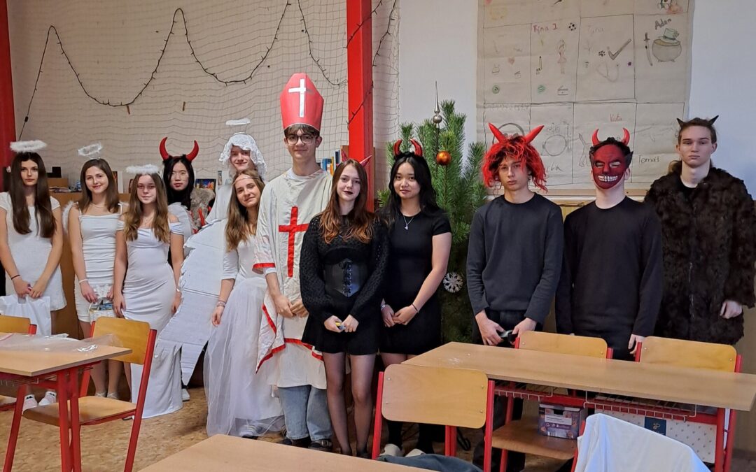 Mikuláš s anděly a čerty na naší škole