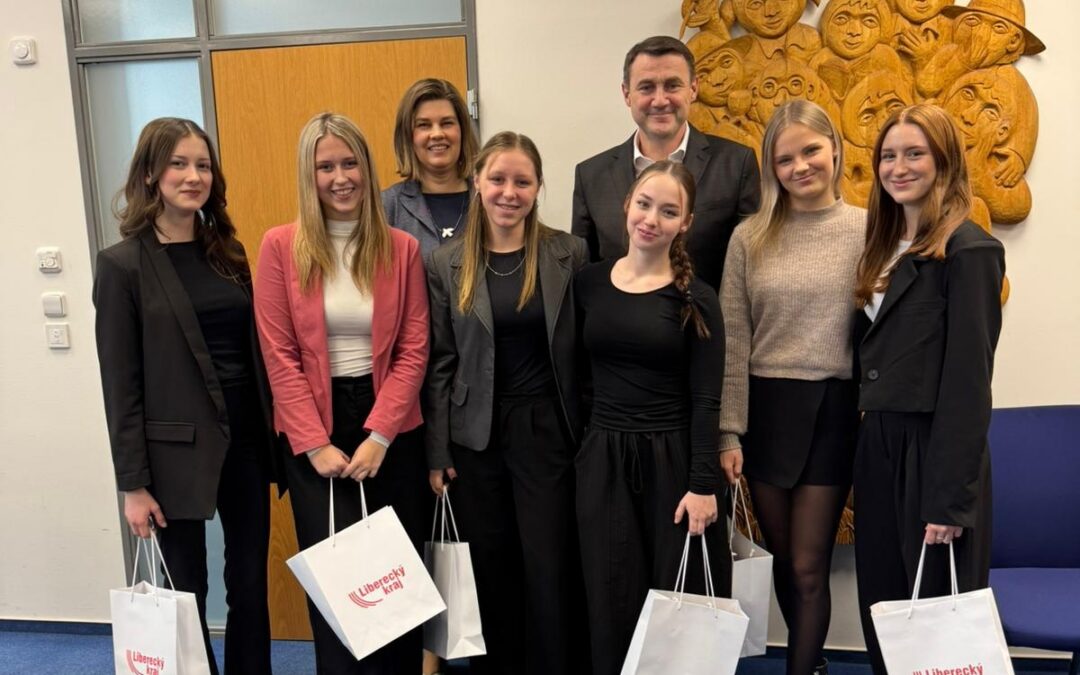 Úspěšné sportovkyně našeho gymnázia u hejtmana Libereckého kraje